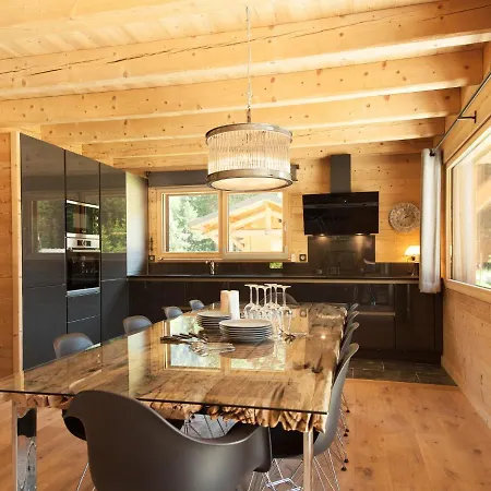 Luxury Chalet Located In An Exceptional Setting In The Mountains 샬레